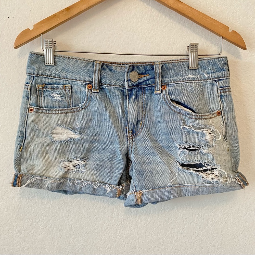 American Eagle Light Wash Cuffed Distressed Denim Shorts Sz 2